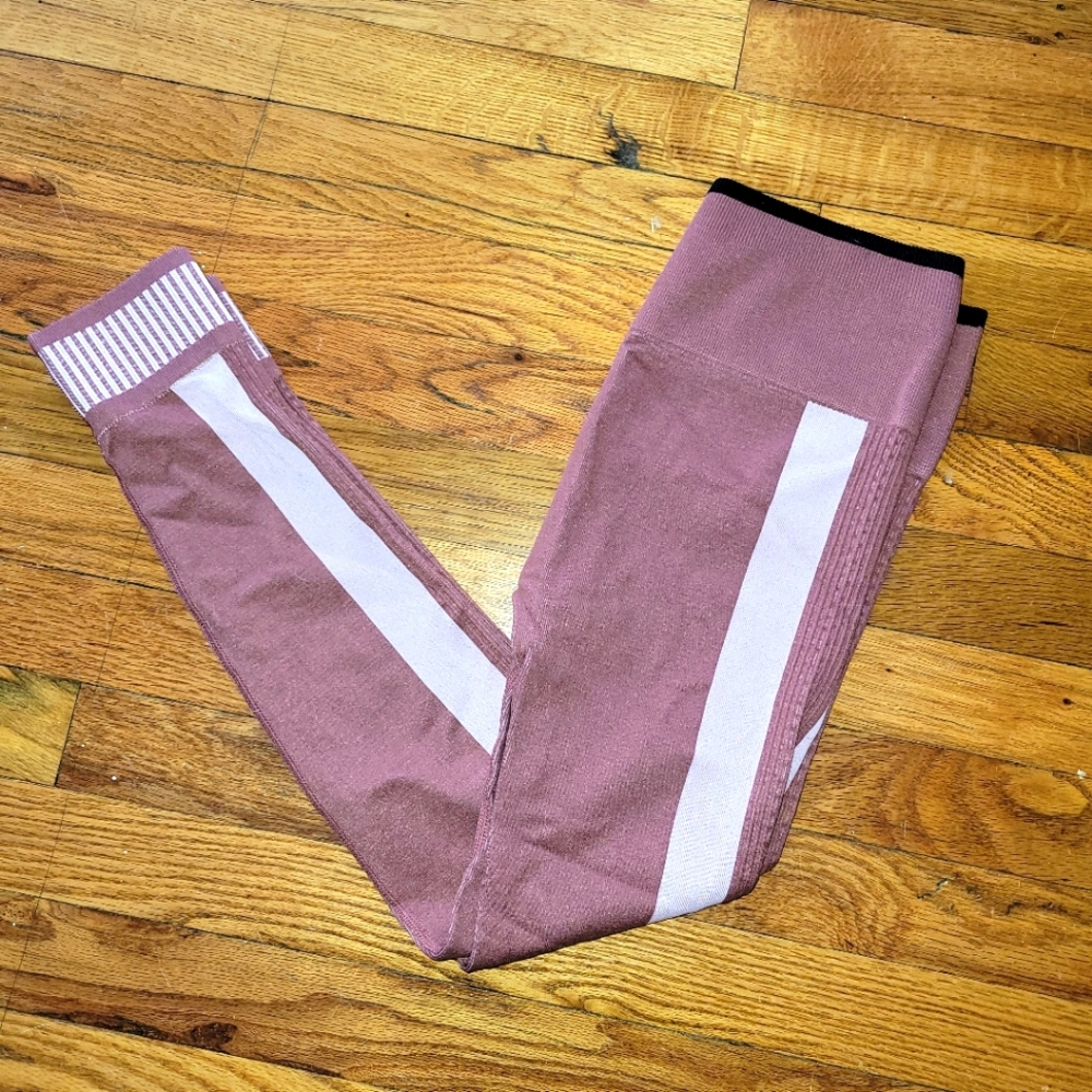Fabletics. Workout leggins. Size Medium. Pink.